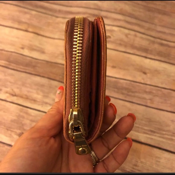 Authentic Miu Miu wallet - Picture 4 of 8